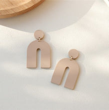 Charger l&#39;image dans la galerie, Boucles d&#39;oreilles Nude
